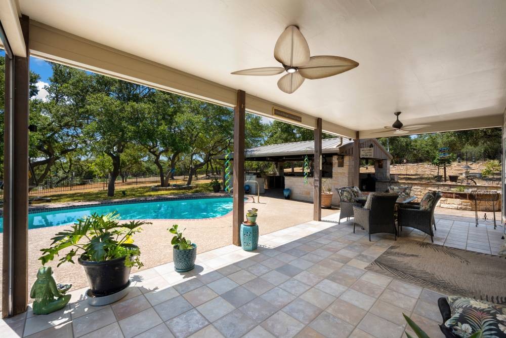 An outdoor patio and sitting area near Stuart, Florida (FL)